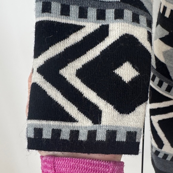 Smartwool Black and Gray Patterned Cardigan - Picture 5 of 7